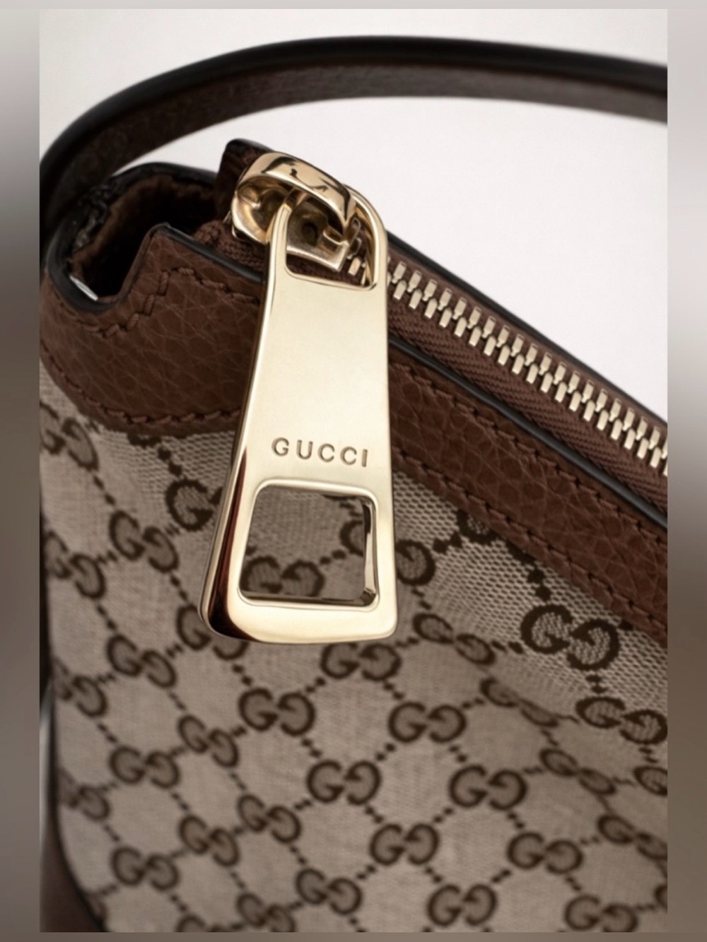 Designer Set:
Jimmy Choo Cinch L Bucket Bag + Gucci GG Monogram Hobo size M - Picture 13 of 17
